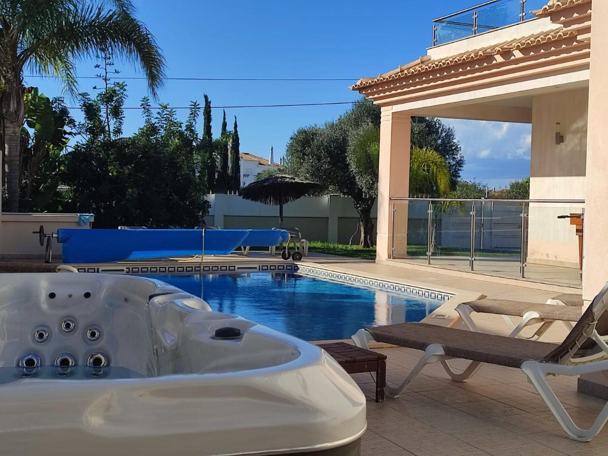 Villa Ruana - 5 Bedrooms On Suite- Free Out Door Hot Jacuzzi - By Bedzy البوفيرا المظهر الخارجي الصورة