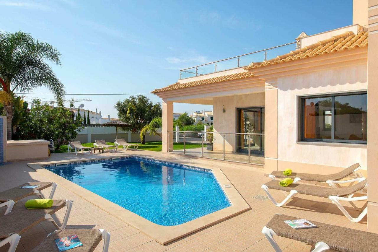 Villa Ruana - 5 Bedrooms On Suite- Free Out Door Hot Jacuzzi - By Bedzy البوفيرا المظهر الخارجي الصورة