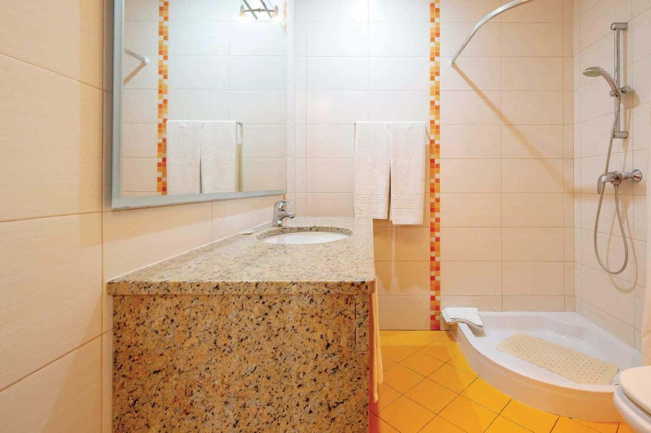 Villa Ruana - 5 Bedrooms On Suite- Free Out Door Hot Jacuzzi - By Bedzy البوفيرا المظهر الخارجي الصورة