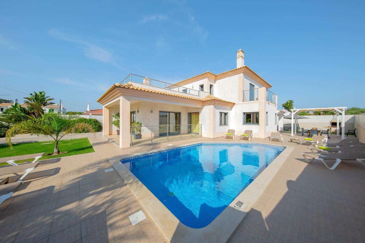 Villa Ruana - 5 Bedrooms On Suite- Free Out Door Hot Jacuzzi - By Bedzy البوفيرا المظهر الخارجي الصورة