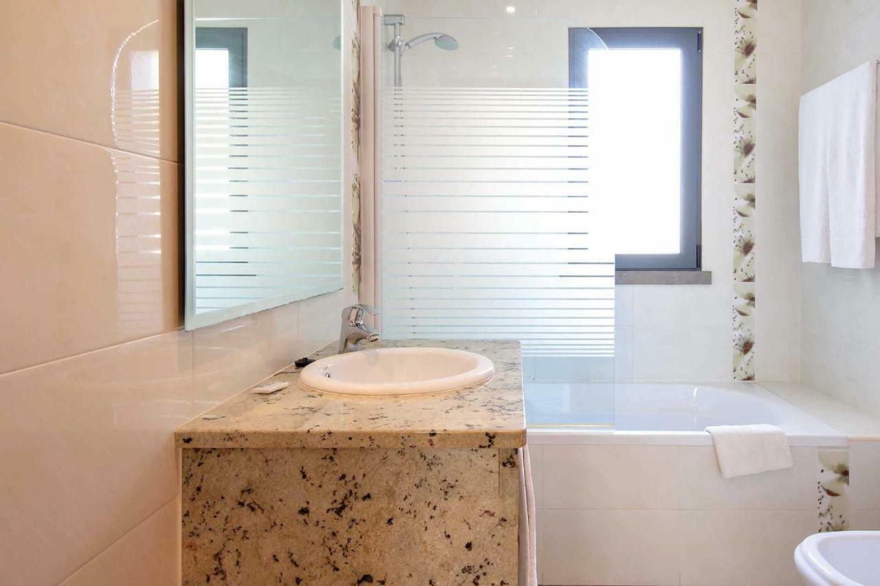 Villa Ruana - 5 Bedrooms On Suite- Free Out Door Hot Jacuzzi - By Bedzy البوفيرا المظهر الخارجي الصورة