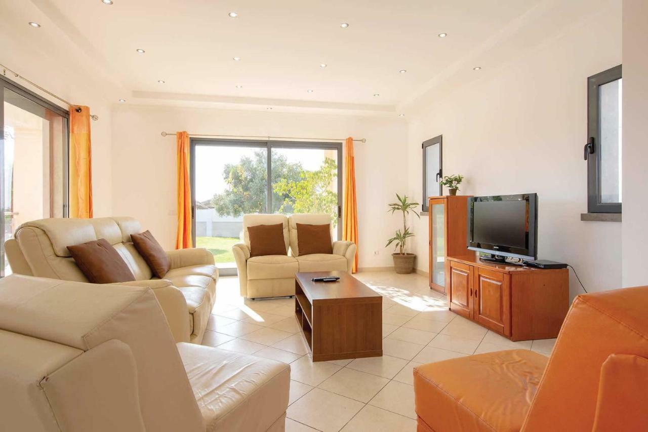 Villa Ruana - 5 Bedrooms On Suite- Free Out Door Hot Jacuzzi - By Bedzy البوفيرا المظهر الخارجي الصورة
