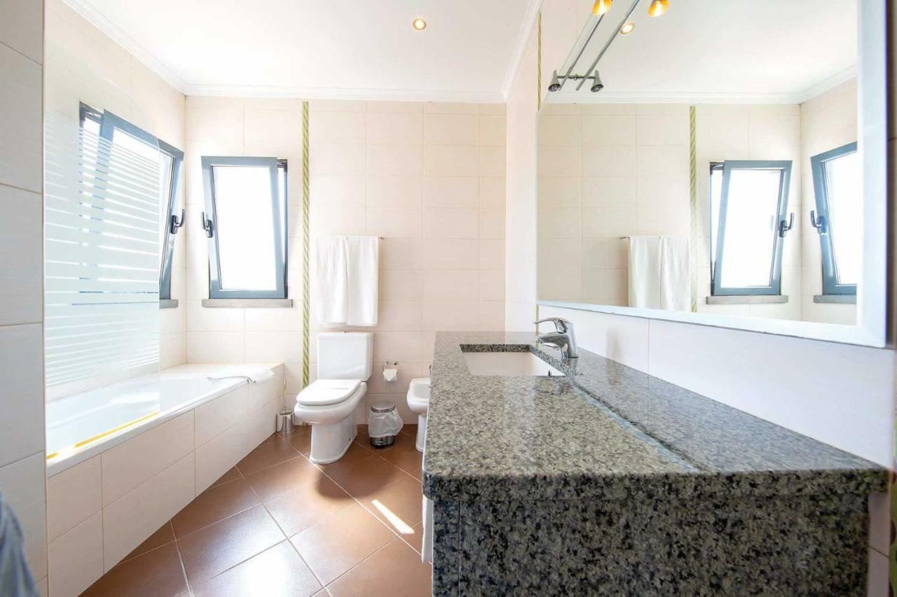 Villa Ruana - 5 Bedrooms On Suite- Free Out Door Hot Jacuzzi - By Bedzy البوفيرا المظهر الخارجي الصورة